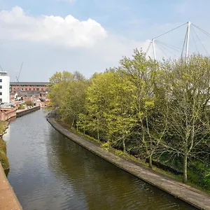 Apartment Dukes Riverside Penthouse, With Castle Views, Balcony And Parking, Nottingham